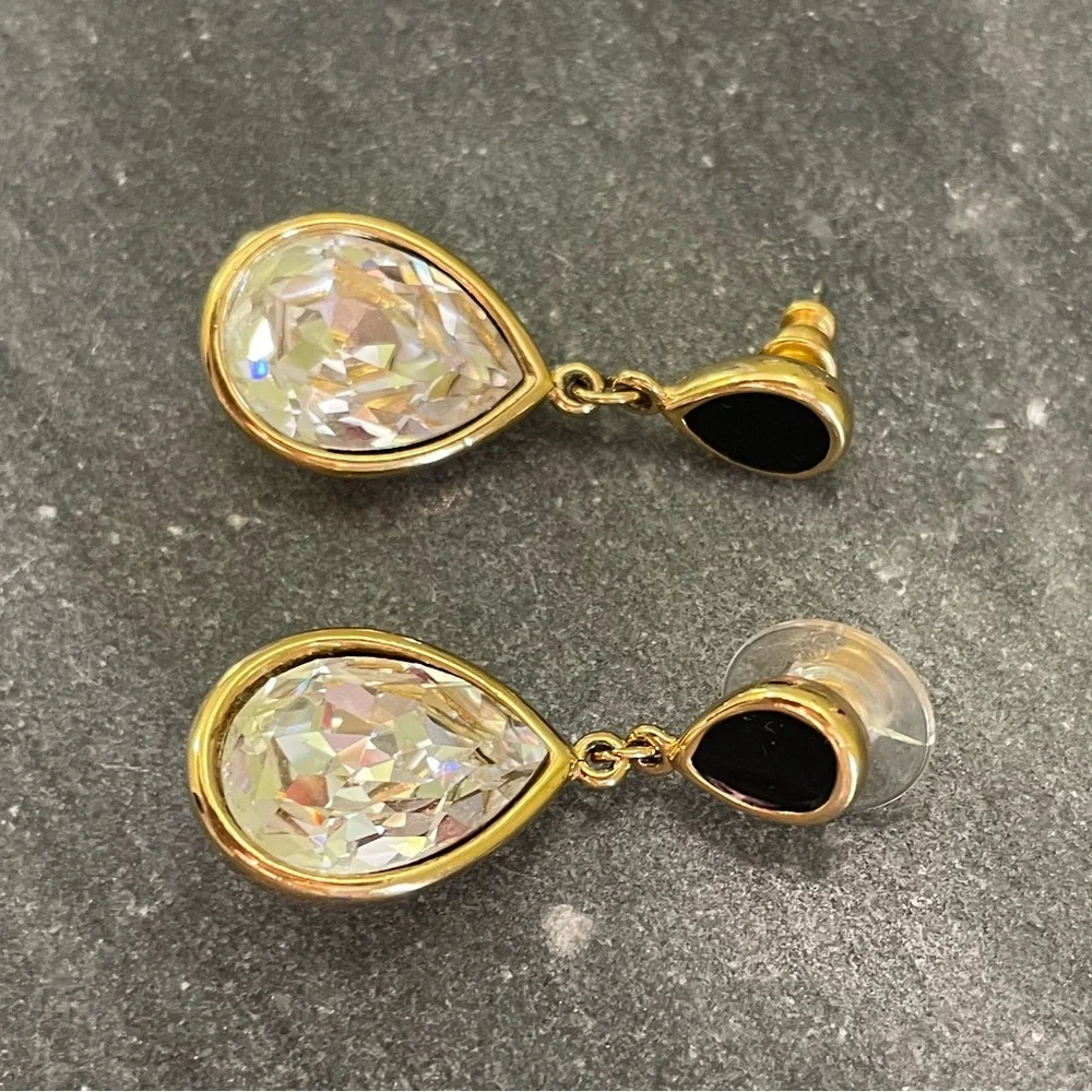Vintage Trifari Gold Black Teardrop Crystal Dangly Earrings - Picture 5 of 7